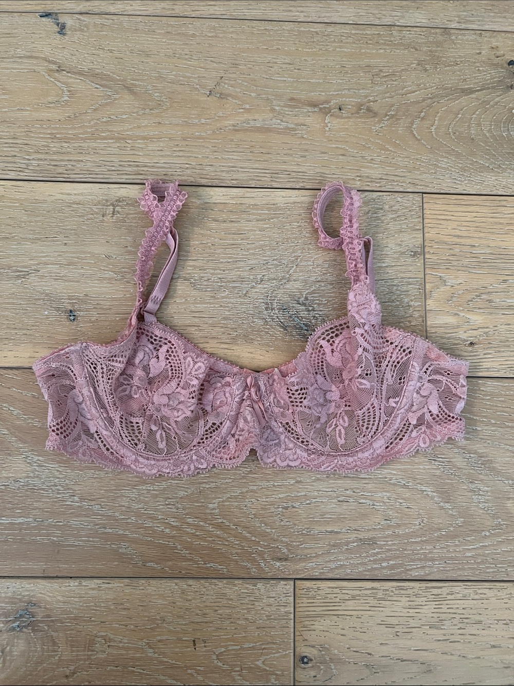 Vintage Gold Label VS Delicate Lace Underwire Bra in Dusty Rose